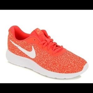 S 7, women's Nike Orange trainer shoes